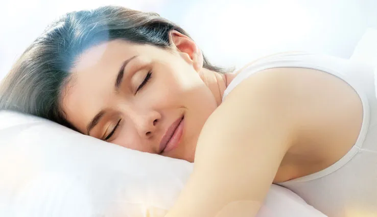 A woman with clear, beautiful skin sleeping on her pillow.